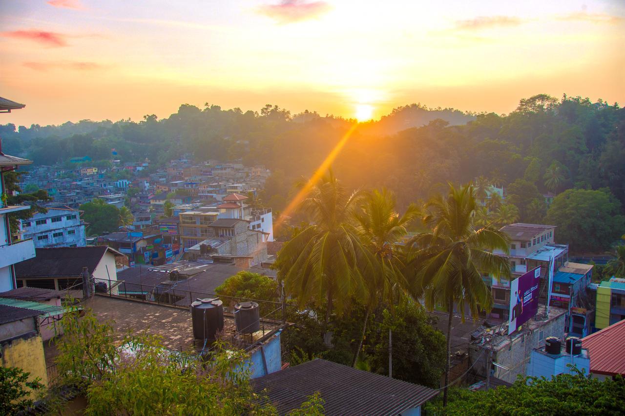 Heavens Door Guest Inn Kandy Esterno foto