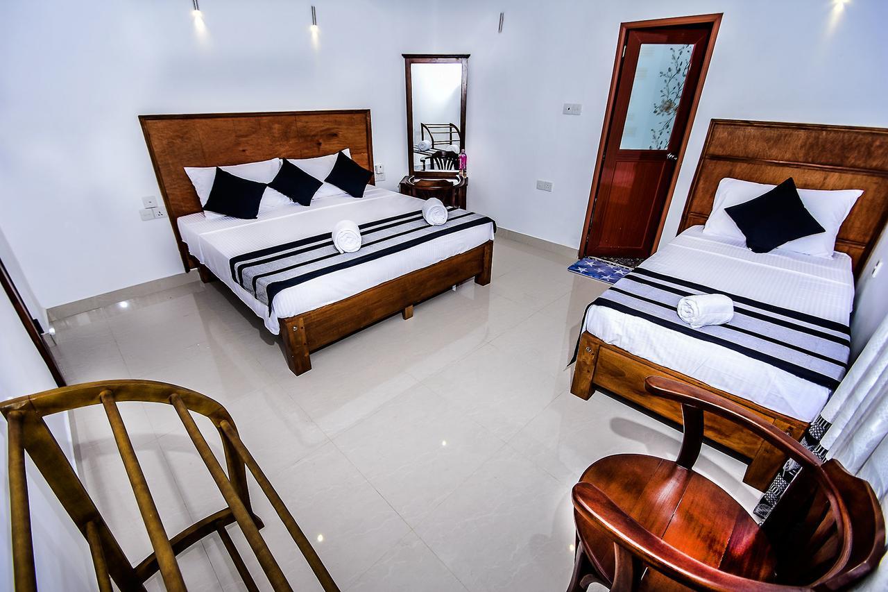 Heavens Door Guest Inn Kandy Esterno foto