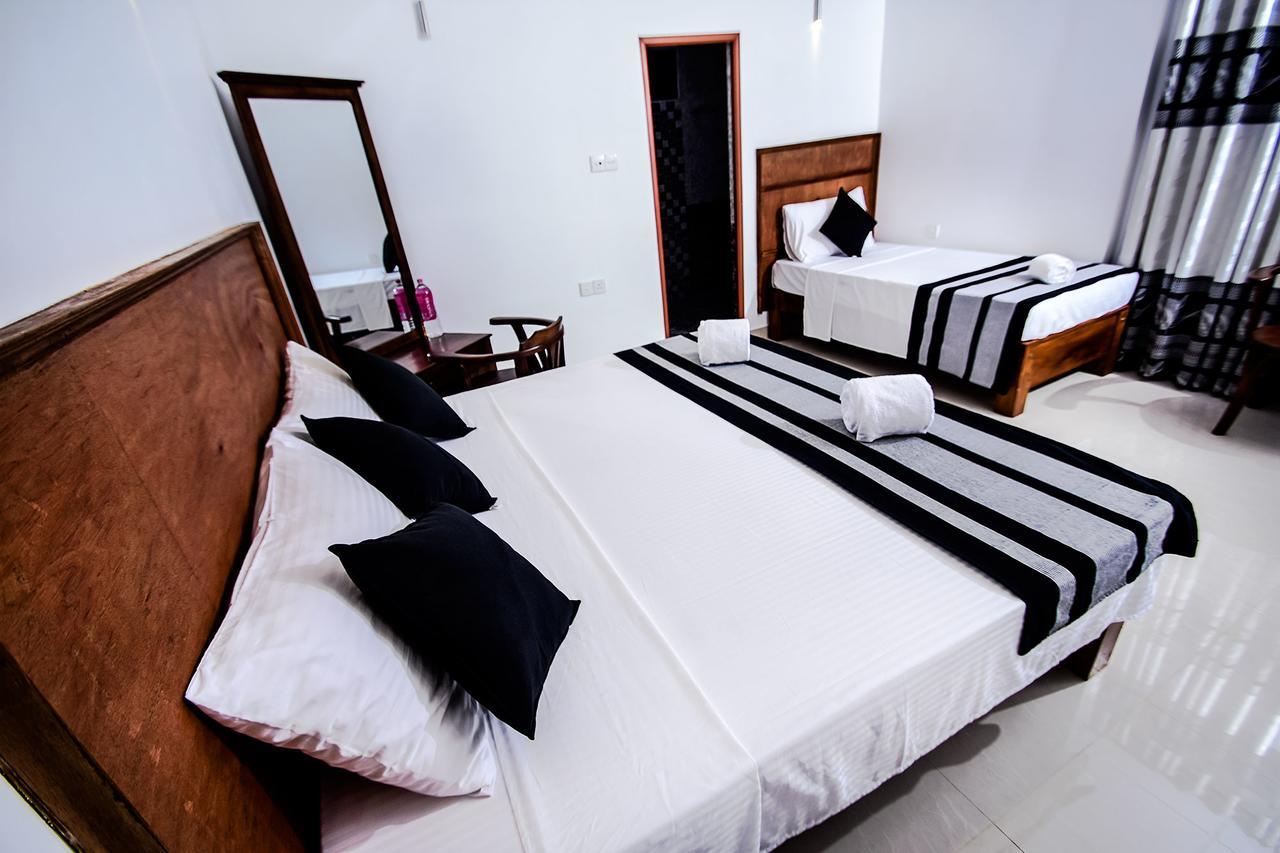 Heavens Door Guest Inn Kandy Esterno foto