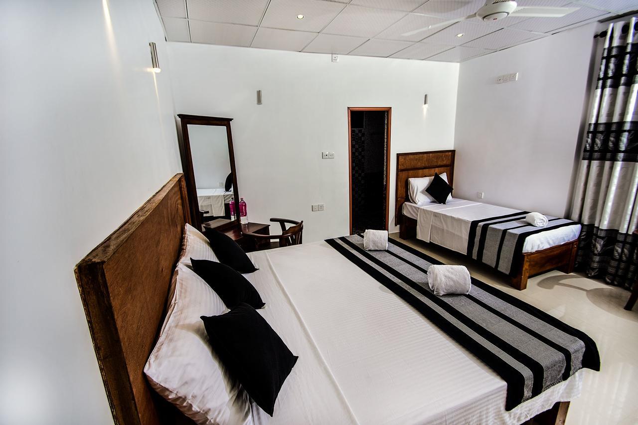 Heavens Door Guest Inn Kandy Esterno foto