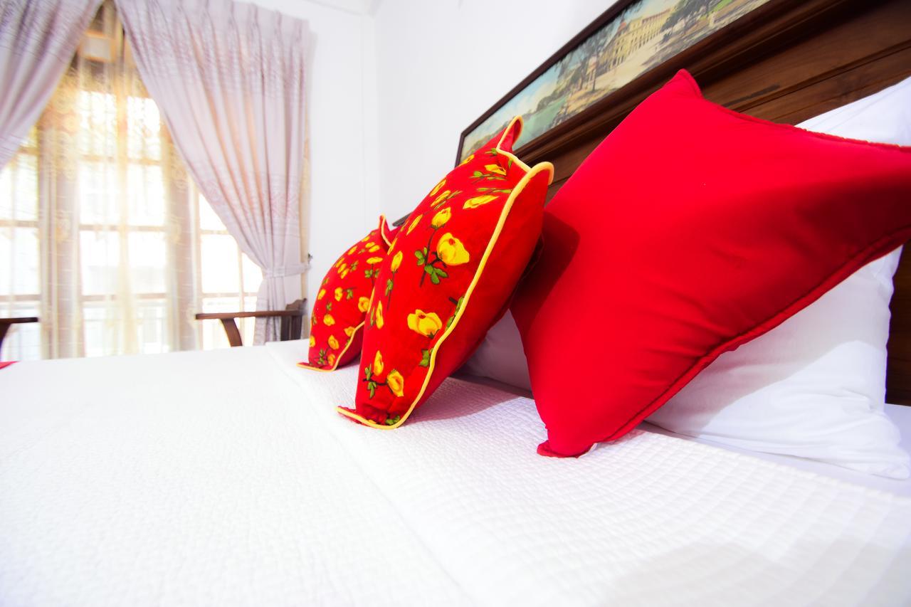 Heavens Door Guest Inn Kandy Esterno foto