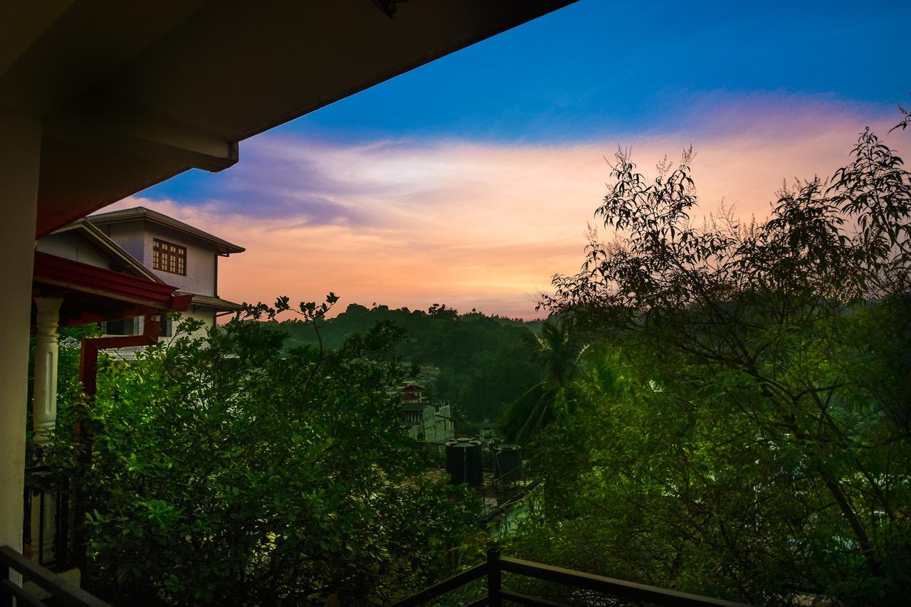 Heavens Door Guest Inn Kandy Esterno foto
