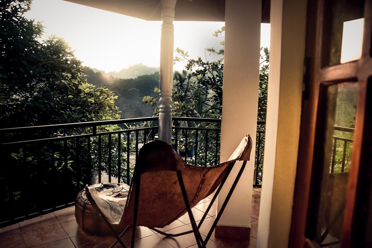 Heavens Door Guest Inn Kandy Esterno foto